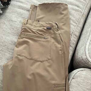 Patagonia Quandary women’s pant size 4! Never worn.